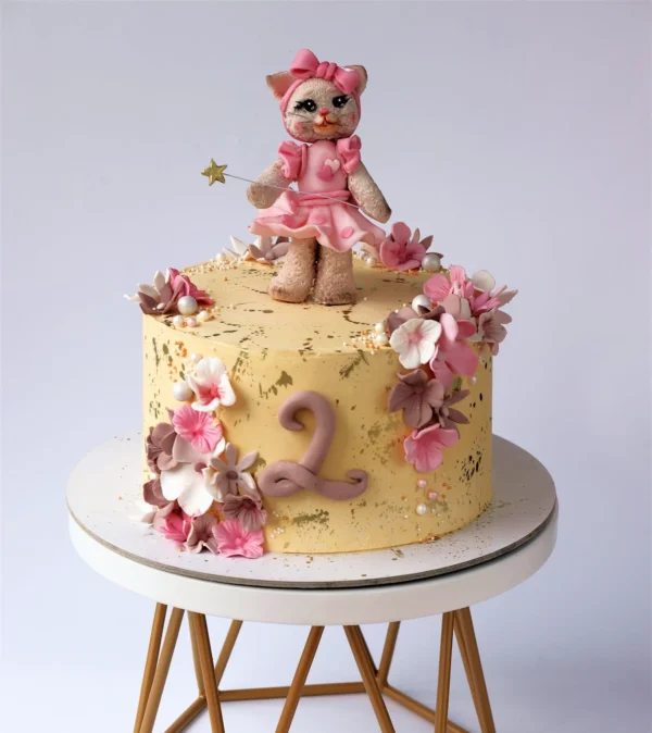 Spalvingas vaikiškas tortas, pagamintas pagal užsakymą Klaipėdoje.