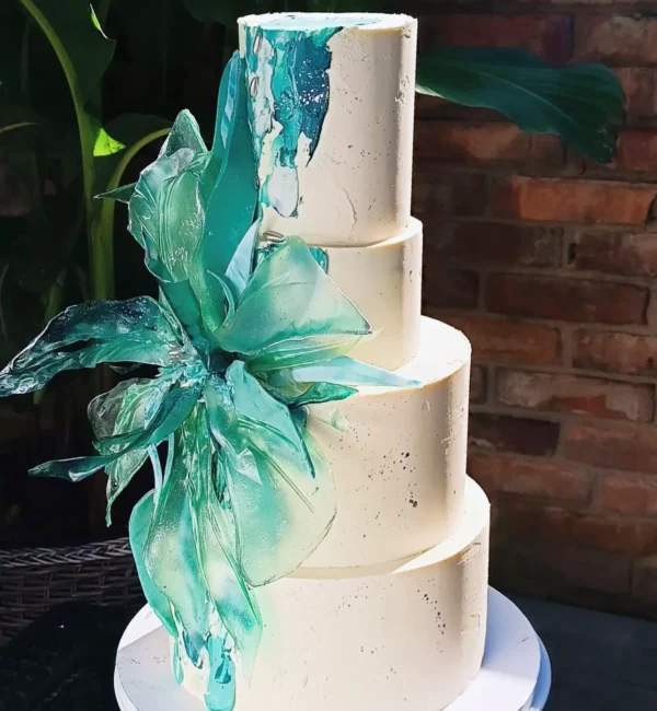 Rankų darbo vestuviniai tortai, sukurti pagal individualų užsakymą Klaipėdoje.